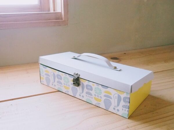 ティッシュの空き箱工作～仕切り付きトレーを作ってみた