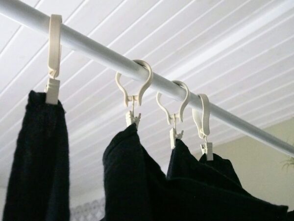 カーテンで間仕切り