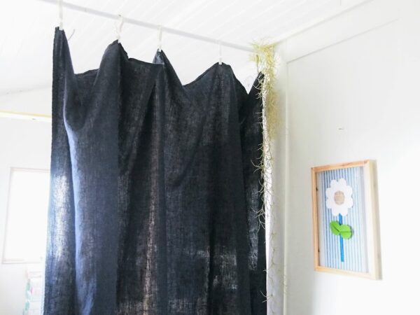 カーテンで間仕切り