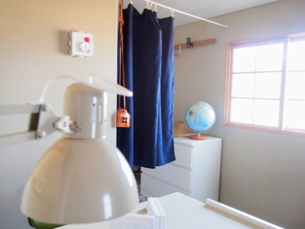 カーテンで間仕切り