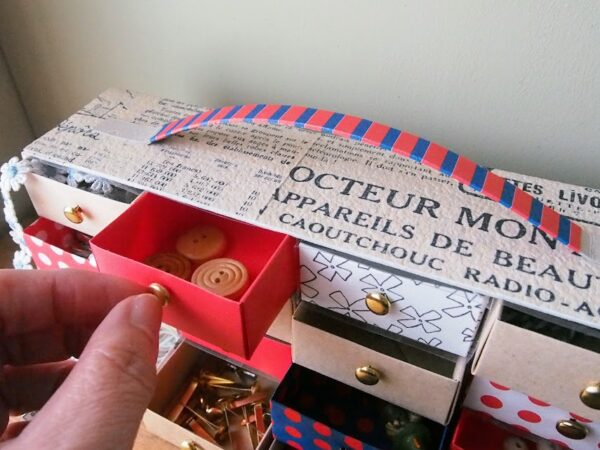 ティッシュの空き箱工作