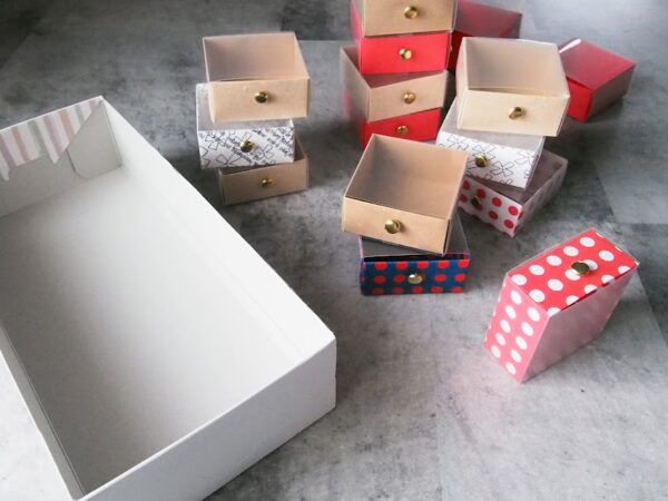 ティッシュの空き箱工作