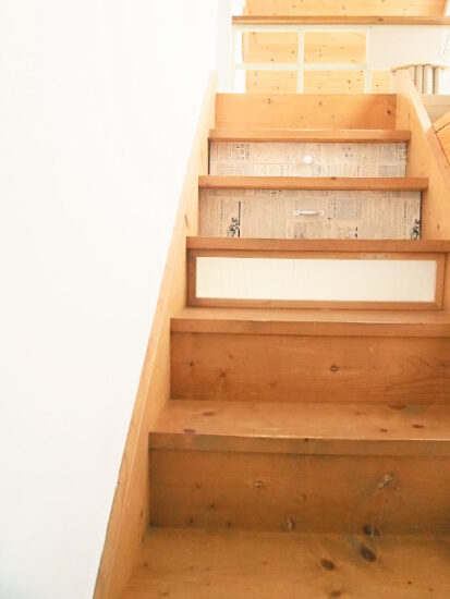 階段に引き出しを作って収納スペースに