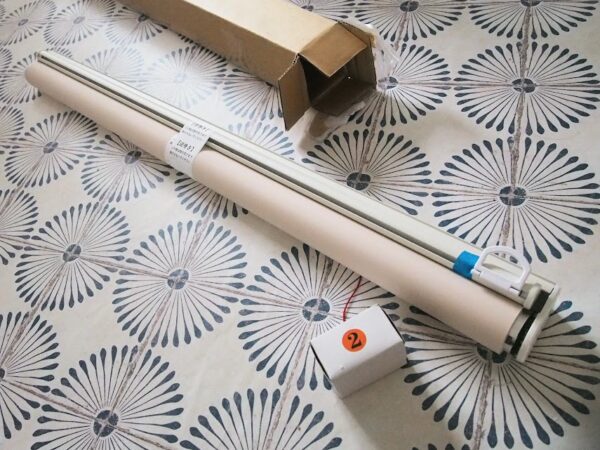 ドア代わりのロールスクリーン取り付けてみた