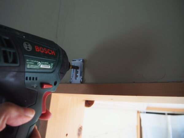 ドア代わりのロールスクリーン取り付けてみた