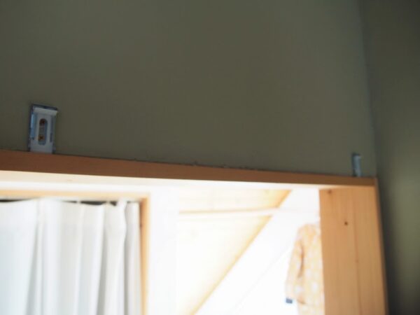 ドア代わりのロールスクリーン取り付けてみた