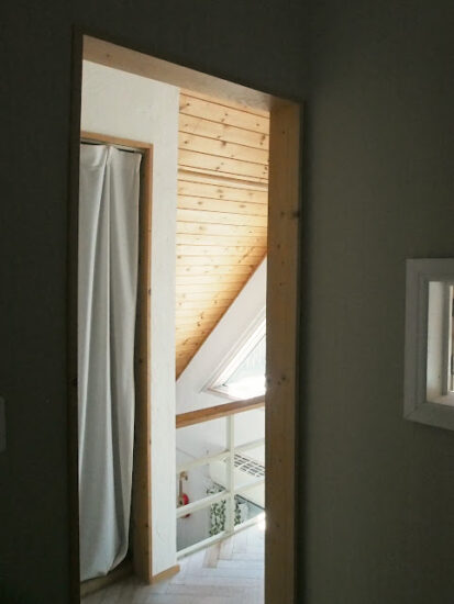 ドア代わりのロールスクリーン取り付けてみた