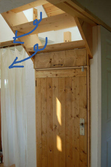 階段に引き出しを作って収納スペースに