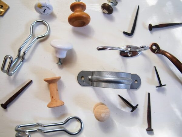 余った取っ手で壁掛けフックを作った