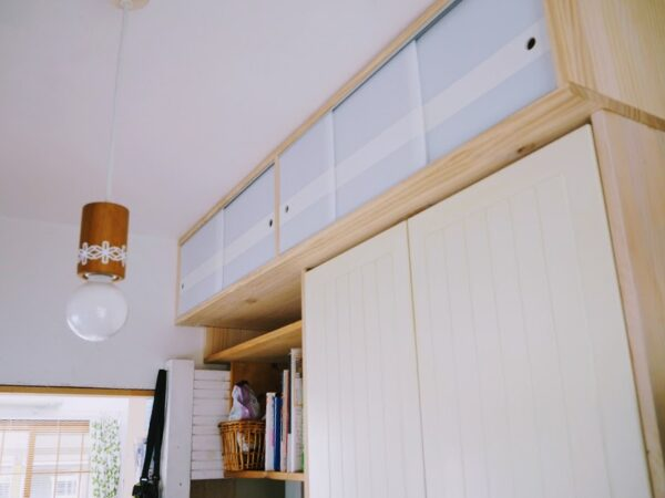 狭いキッチンを広く使うキッチン収納DIYアイデア
