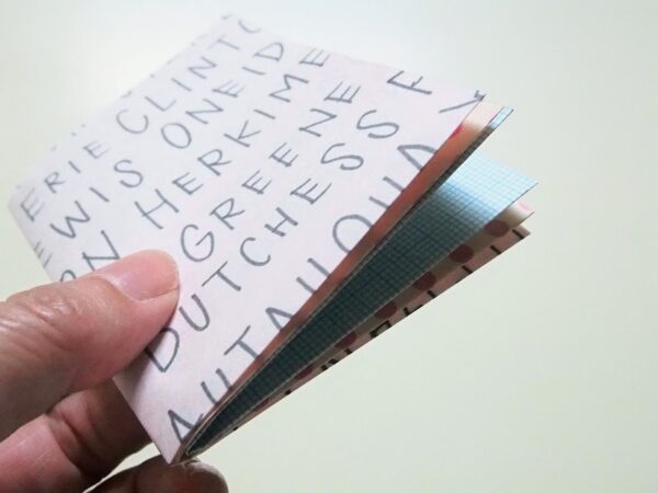 折り紙3枚で完成するポケット付き紙ものファイルの作り方