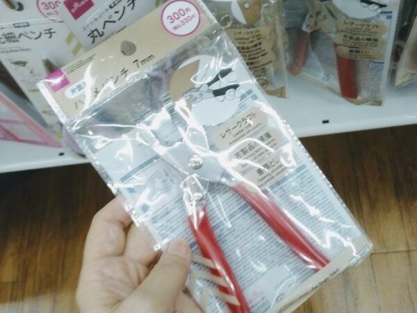 100均のハトメとハトメパンチ